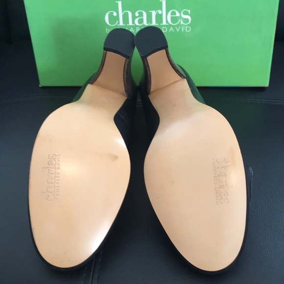 NIB SZ 8 Charles David button pumps - Picture 5 of 6